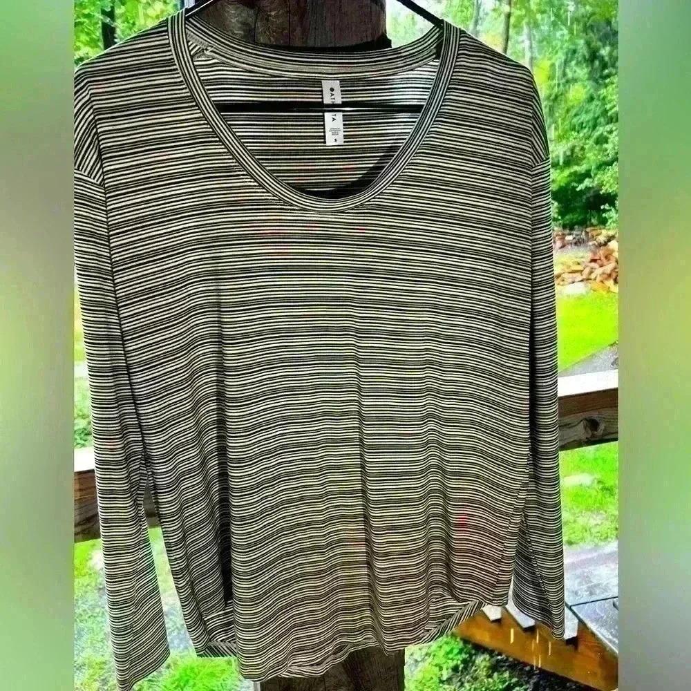 Athleta women's Sz Sm Black White Stripe‎ Cloudlight Stratus Long Sleeve Tee Top